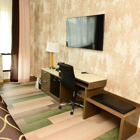 Super 8 By Wyndham Bronx Near Botanical Garden Hotel New York Exterior photo